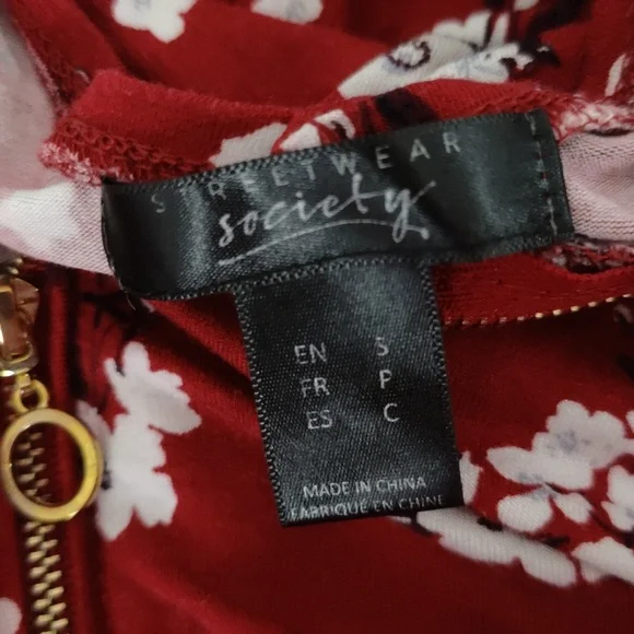 Red tanktop - Picture 11 of 11